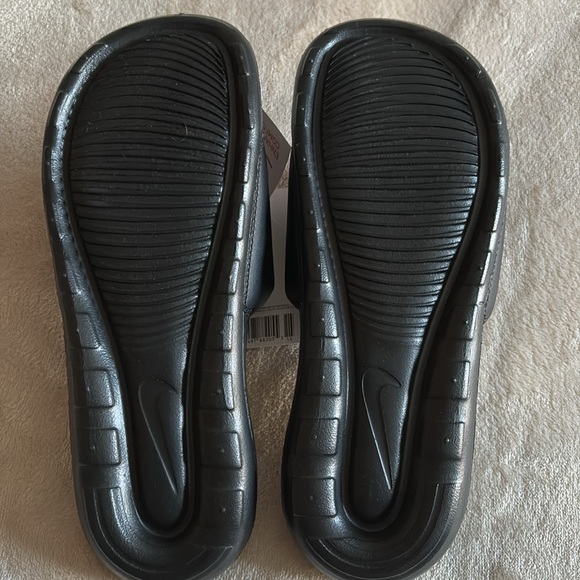 NWT Nike Victori One Slides Size 6 - Picture 4 of 4